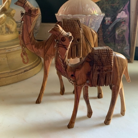 Set of 2 Wooden Handcarved Camels - Picture 2 of 2